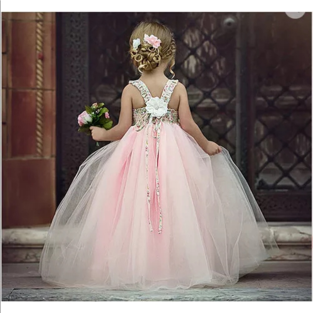 NWT Beautiful tulle bottom dress - Picture 5 of 8